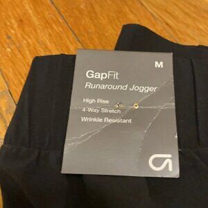 NWT GapFit High Rise Runaround Pants Size Medium
